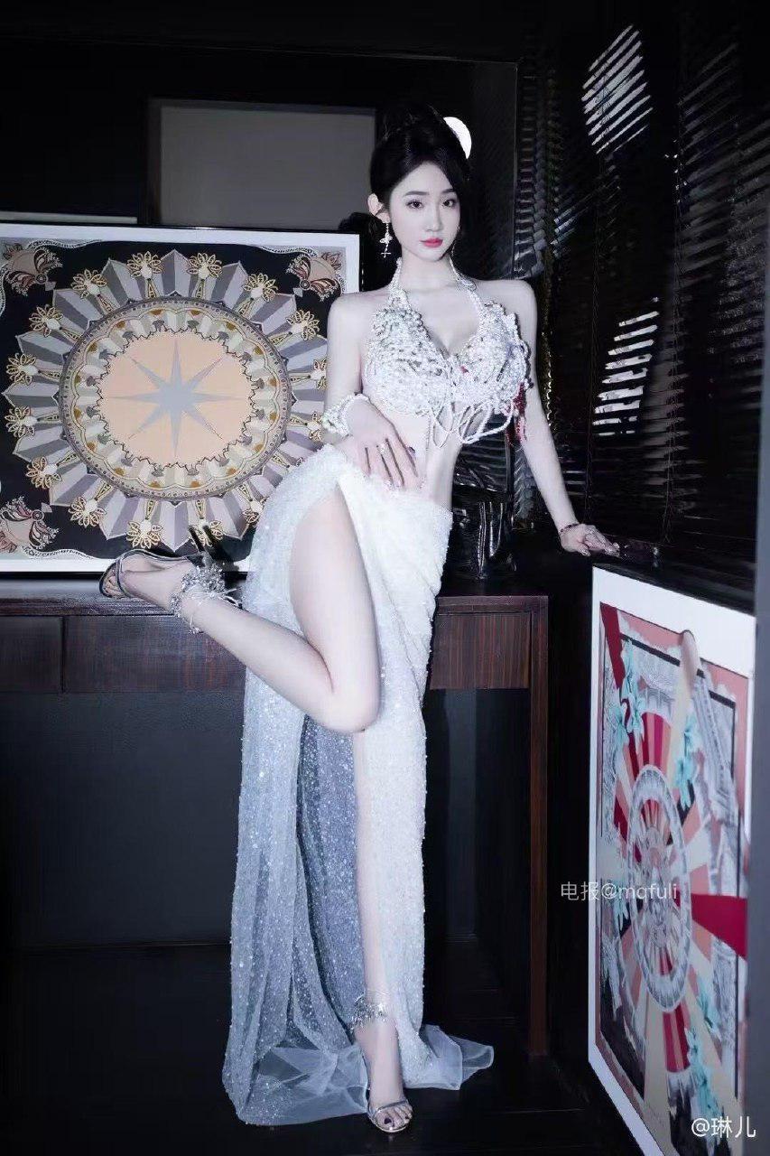 琳儿的秘密花园 2025-05-11 22:56:57 Vip专享贴 这种美丽的样子难免有哥哥心动💓 第1张