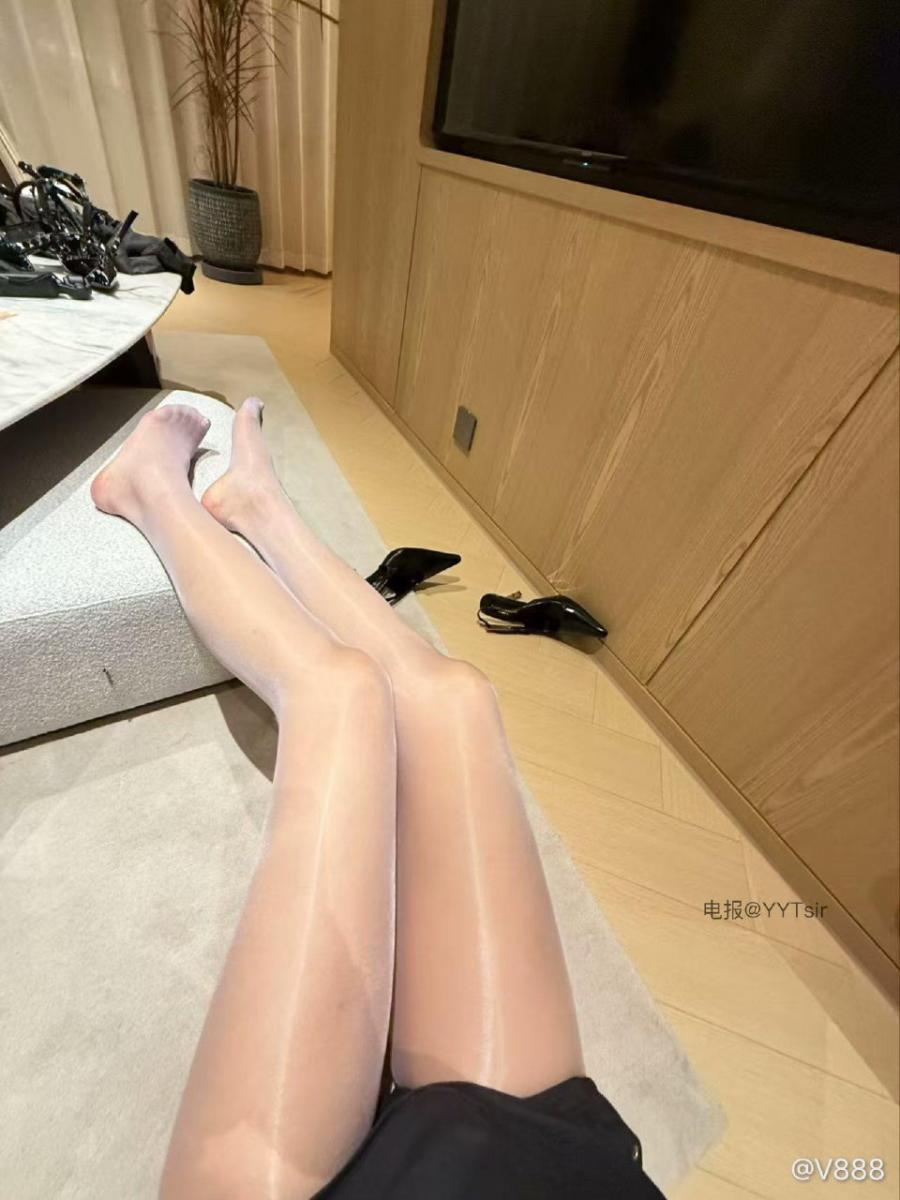 V888的秘密基地 2025-05-18 09:06:00 没用的东西 想要奖励就想办法取悦 第3张