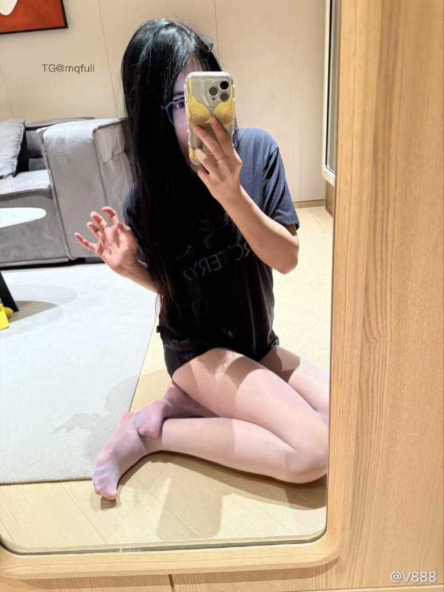 V888的秘密基地 2025-05-18 09:06:00 没用的东西 想要奖励就想办法取悦 第4张