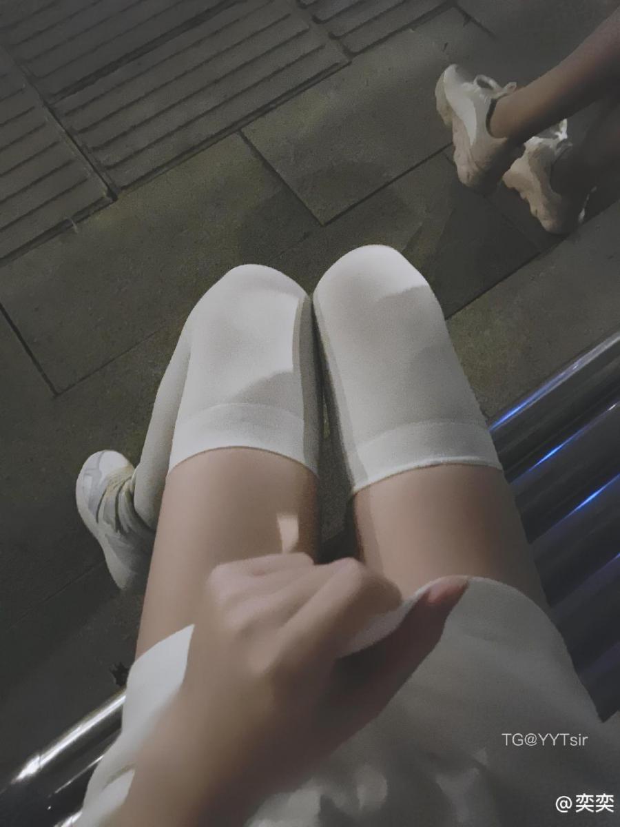 奕奕的后花园 2025-05-19 20:25:05 宝宝,今天超热 很闷,有点透不过气😜 第2张
