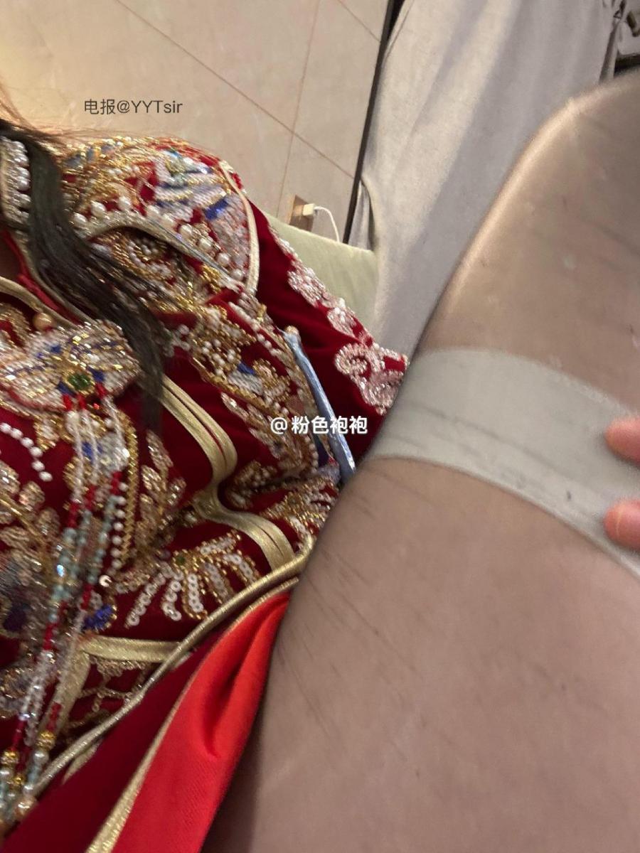 欧yy 2025-05-20 15:12:07 超绝婚服配上肉腿吊带袜 粉色袍袍 欧歪歪 第4张