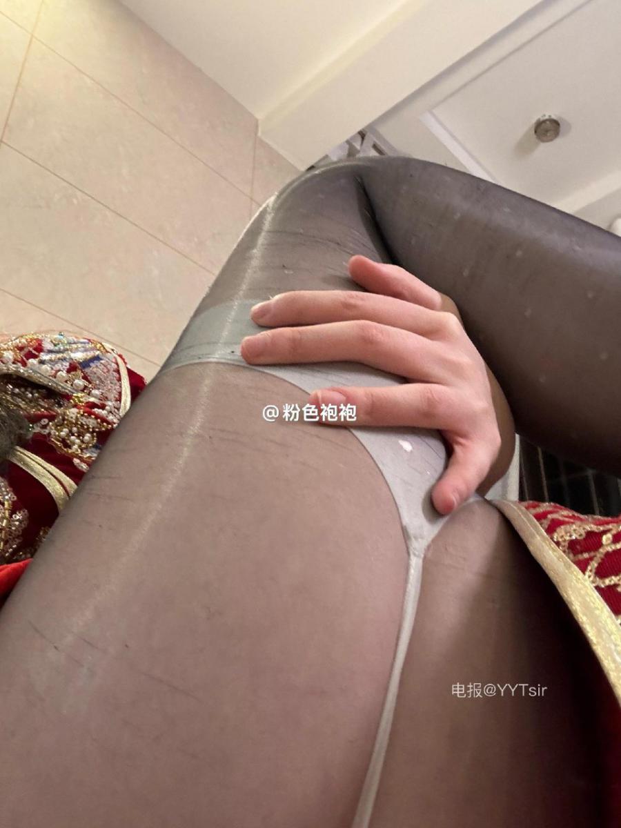 欧yy 2025-05-20 15:12:07 超绝婚服配上肉腿吊带袜 粉色袍袍 欧歪歪 第3张