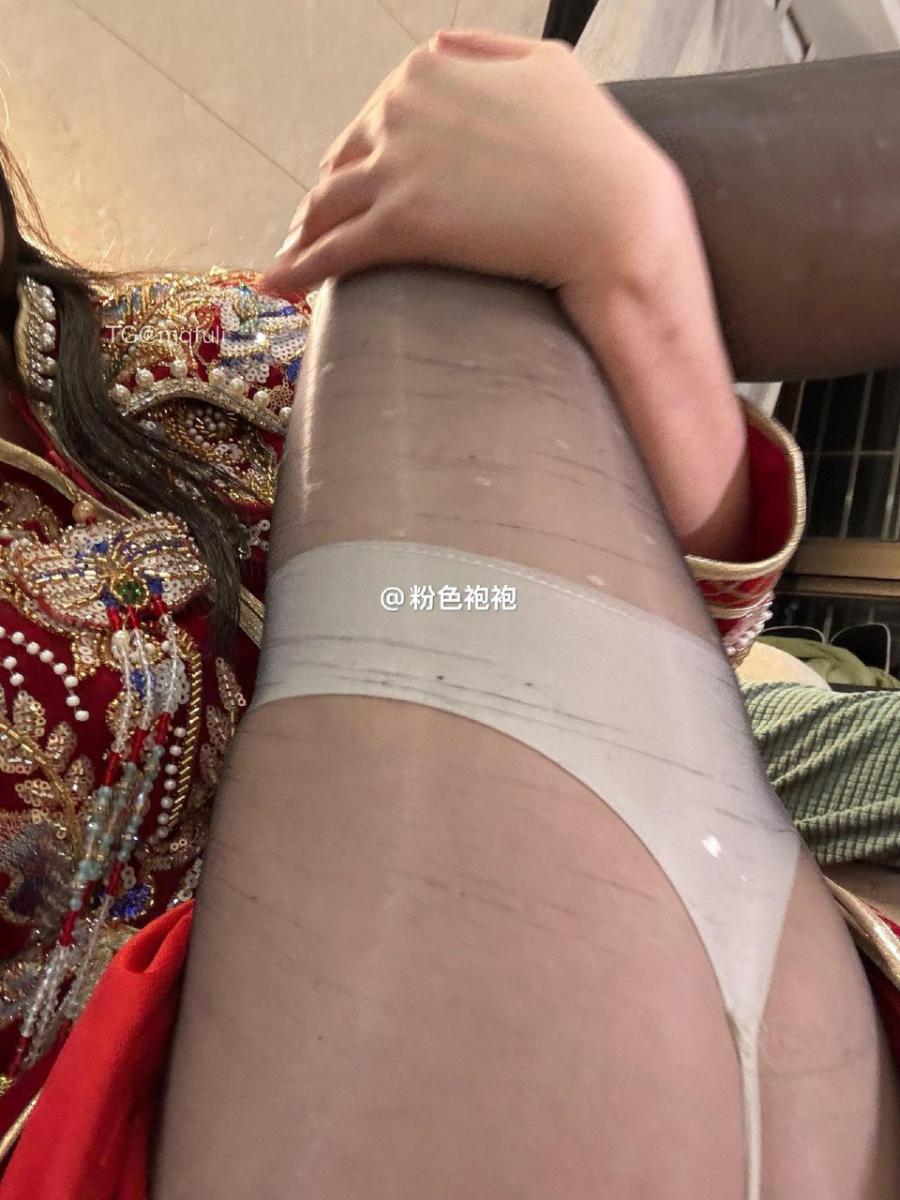 欧yy 2025-05-20 15:12:07 超绝婚服配上肉腿吊带袜 粉色袍袍 欧歪歪 第11张