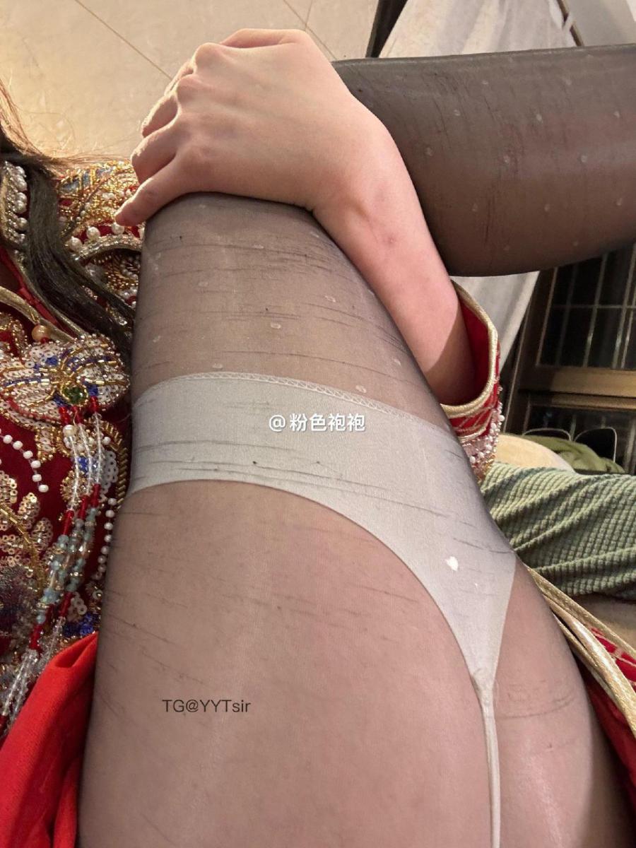 欧yy 2025-05-20 15:12:07 超绝婚服配上肉腿吊带袜 粉色袍袍 欧歪歪 第13张