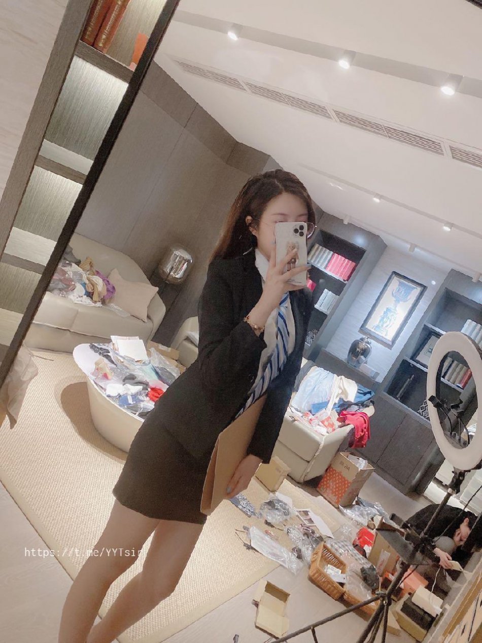 绮里嘉ula 2023-11-08 19:19:28 这么小的桌子,我们在上面能施展的开吗 第2张