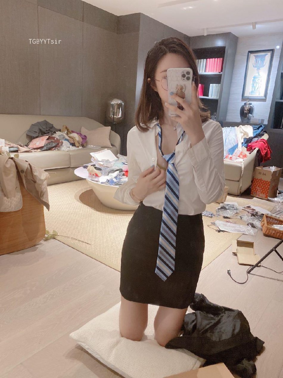 绮里嘉ula 2023-11-08 19:19:28 这么小的桌子,我们在上面能施展的开吗 第4张