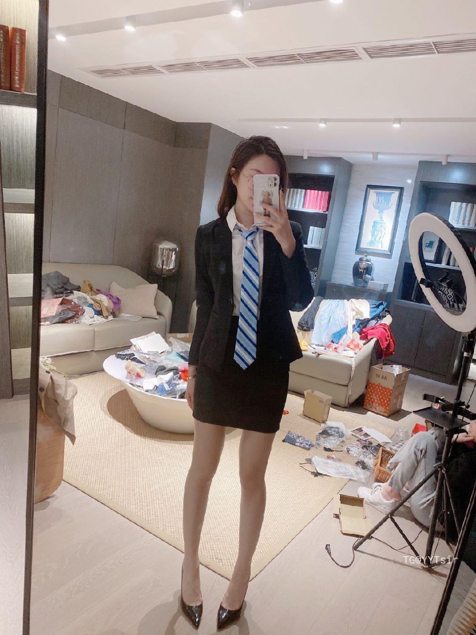 绮里嘉ula 2023-11-08 19:19:28 这么小的桌子,我们在上面能施展的开吗 第1张
