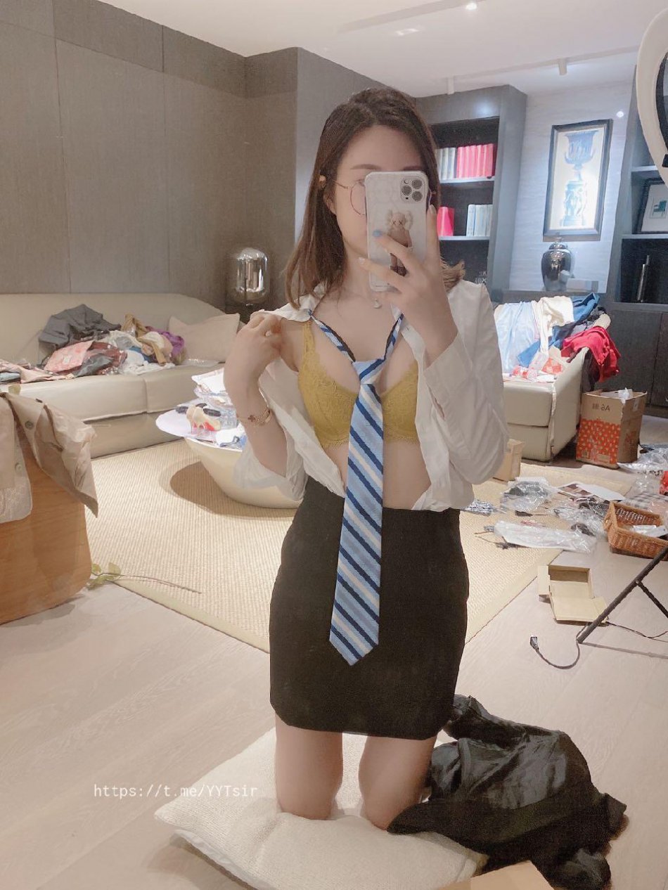 绮里嘉ula 2023-11-08 19:19:28 这么小的桌子,我们在上面能施展的开吗 第5张
